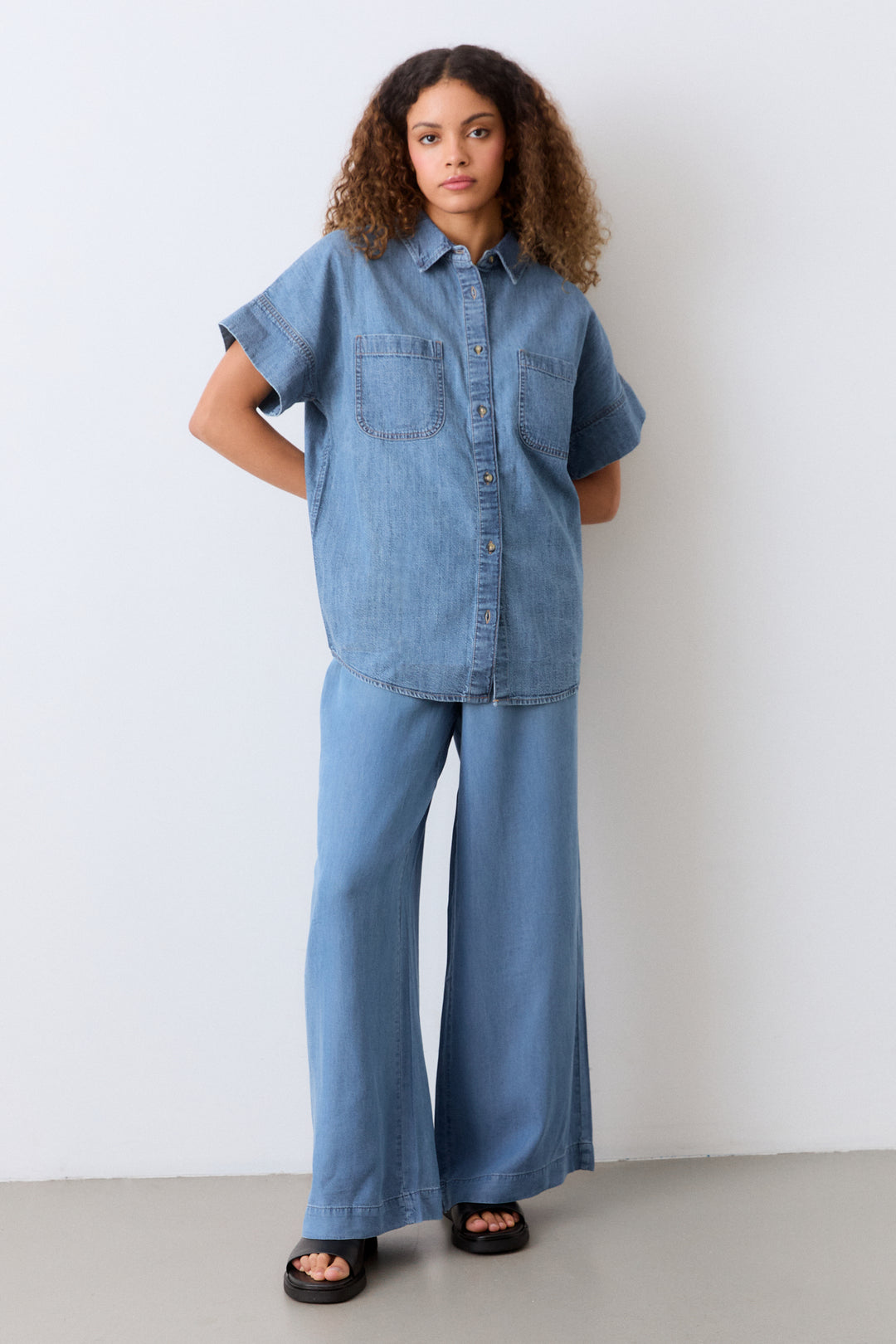 Stutterma skyrta denim blá