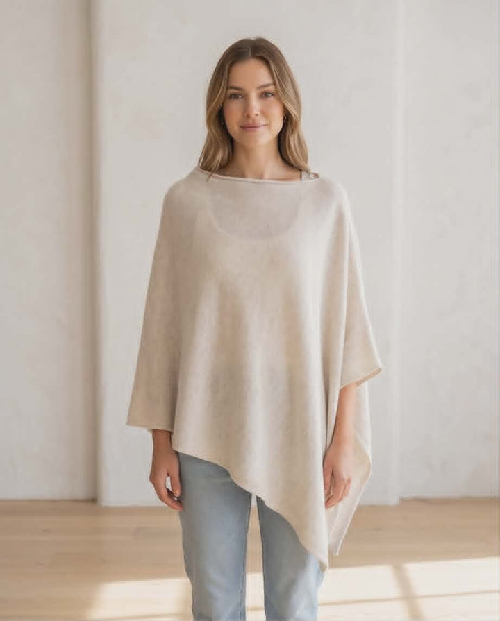 Petrina þunnprjónað Poncho Light oat - Ein stærð