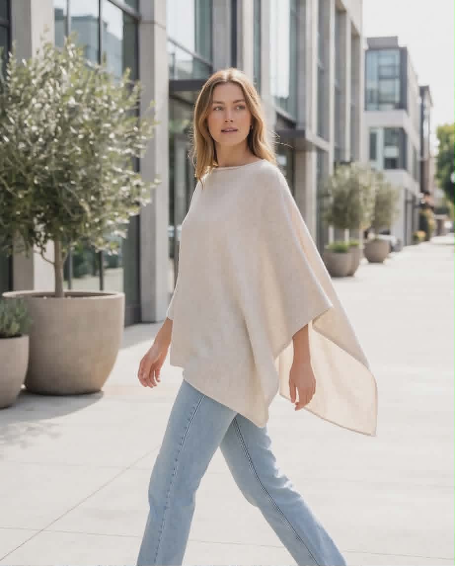 Petrina þunnprjónað Poncho Light oat - Ein stærð