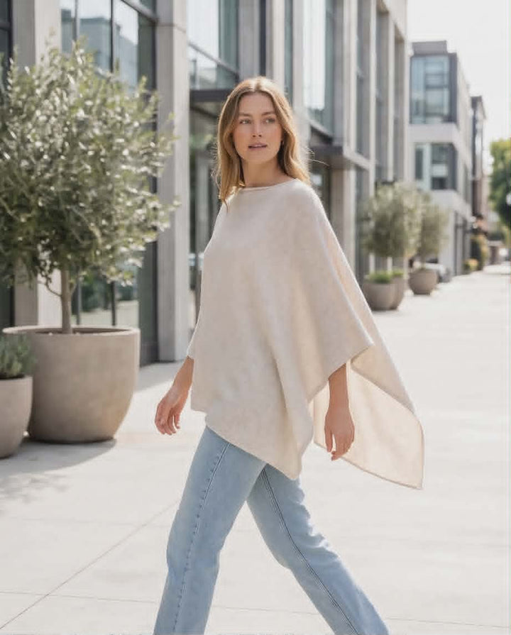 Petrina þunnprjónað Poncho Light oat - Ein stærð