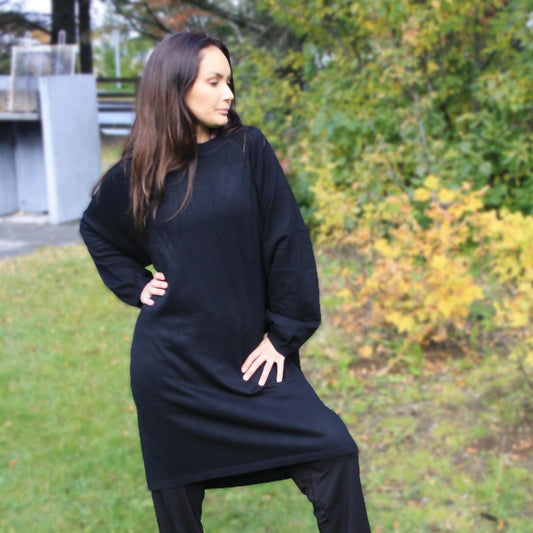 Þunn prjónaður oversize kjóll