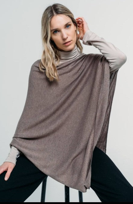 Petrina þunnprjónað Poncho - Ein stærð