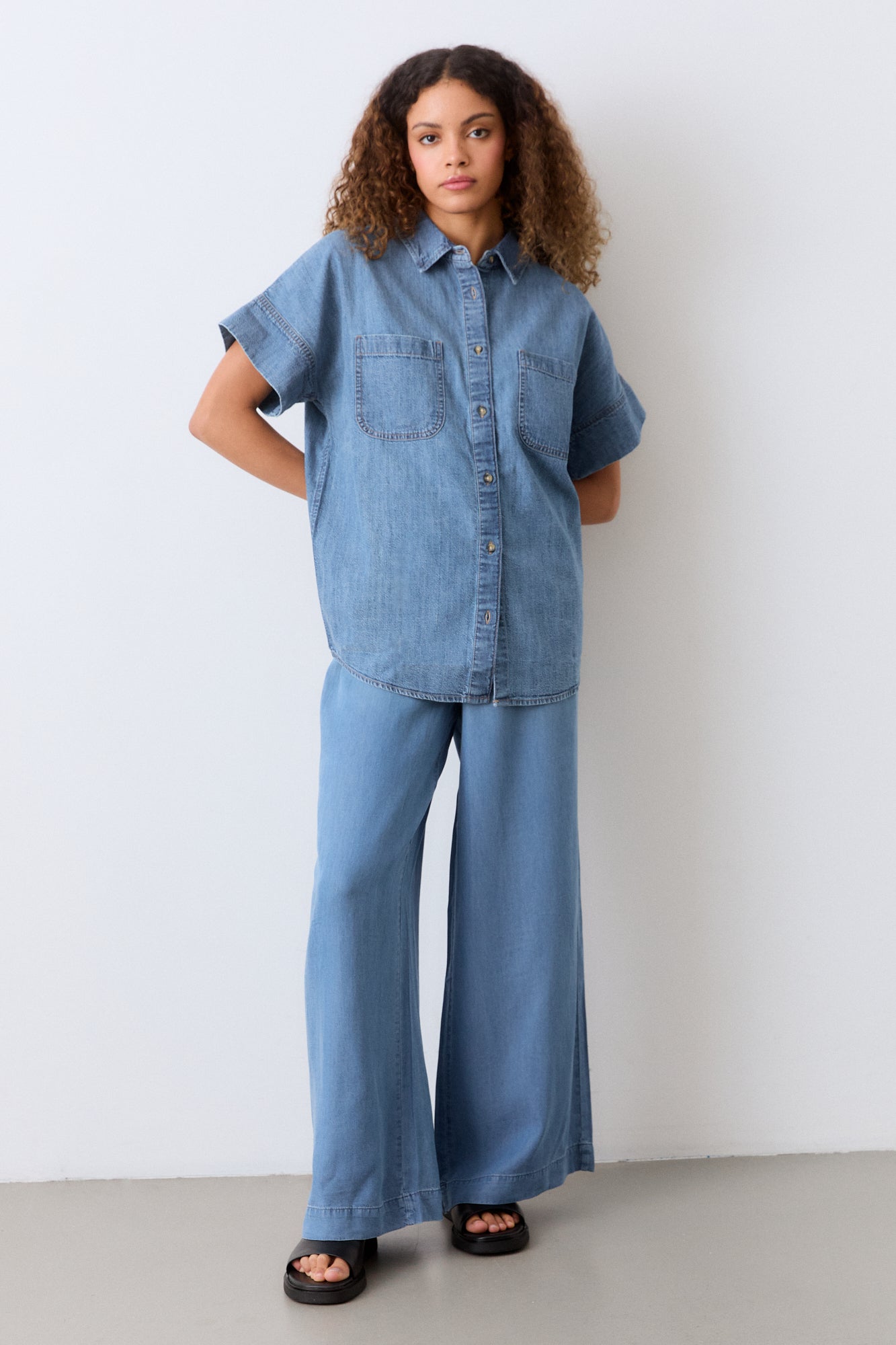 Stutterma skyrta denim blá